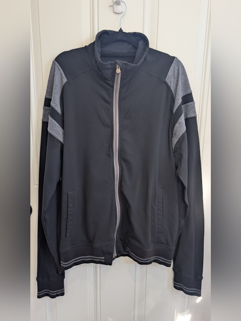 Lululemon Men's KungFu Black and Gray Zip-Up Jacket Ptp 22.5"